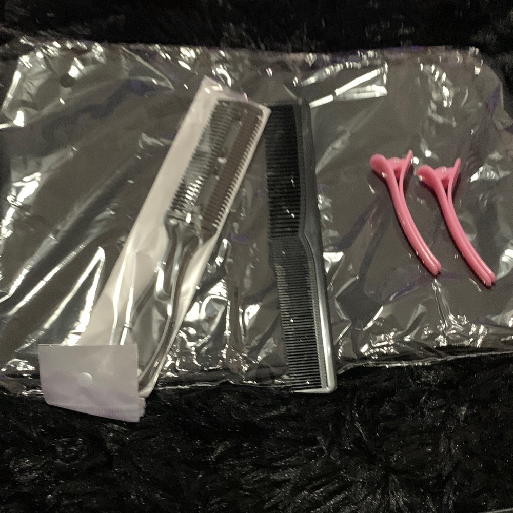 Hair Styling Scissors Set with Pink Clips - Picture 3 of 4